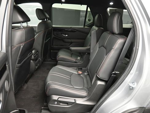 Certified 2025 Honda Pilot TrailSport image 22
