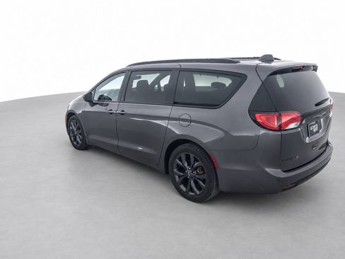Used 2020 Chrysler Pacifica Touring-L Plus w/ S Appearance Package FWD image 7