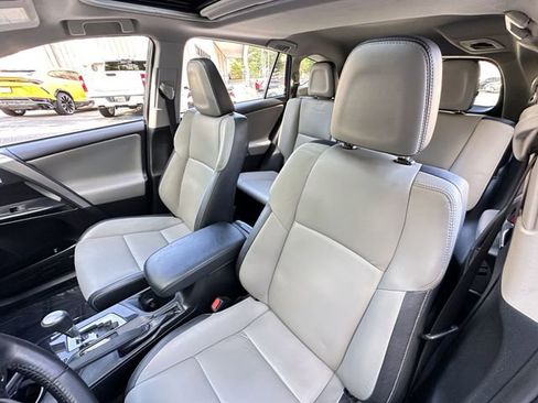 Used 2018 Toyota RAV4 Limited image 12