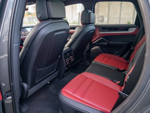 Certified 2026 Porsche Cayenne AWD/4WD image 23