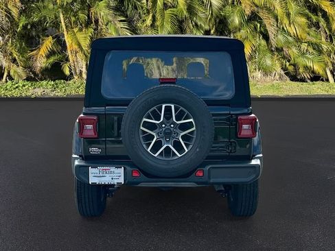 Used 2024 Jeep Wrangler Unlimited Sahara w/ Technology Group AWD/4WD image 7