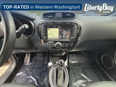 Used 2015 Kia Soul + w/ Primo Package FWD image 16