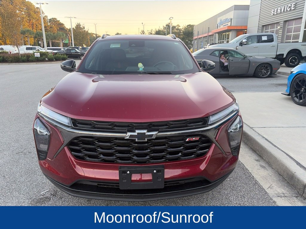 Used 2025 Chevrolet Trax RS w/ Sunroof Package FWD image 3