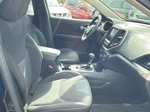 Used 2016 Jeep Cherokee Latitude w/ Comfort/Convenience Group image 12