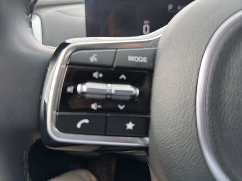 Used 2024 Kia Sorento S image 22