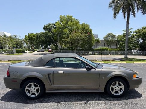 Used 2002 Ford Mustang Convertible RWD image 26