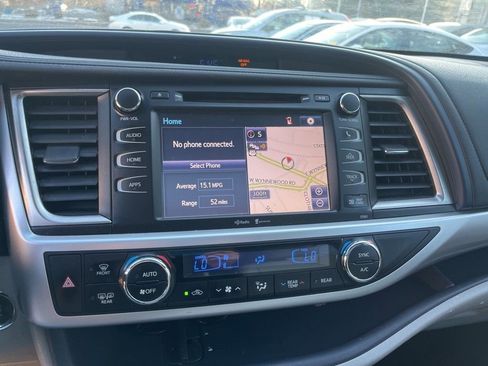 Used 2015 Toyota Highlander XLE image 11