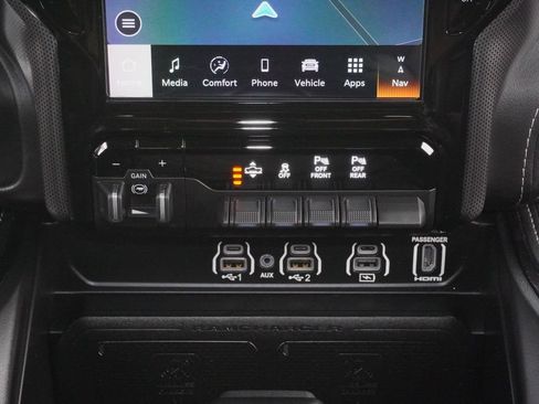 Used 2025 RAM 1500 Limited w/ Off Road Group AWD/4WD image 18