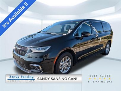 Used 2026 Chrysler Pacifica Select