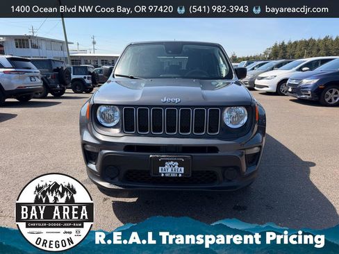 Used 2023 Jeep Renegade Latitude AWD/4WD image 2