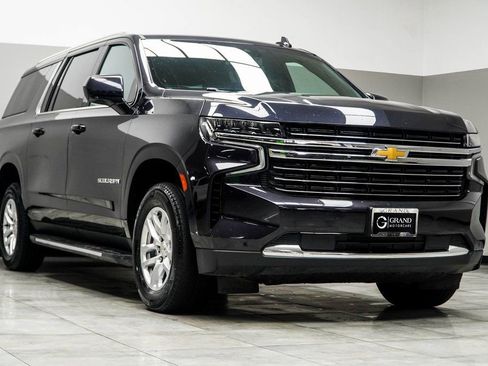 Used 2024 Chevrolet Suburban LT image 4