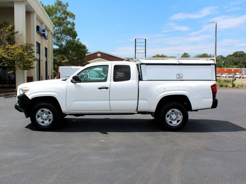 Used 2022 Toyota Tacoma SR image 9