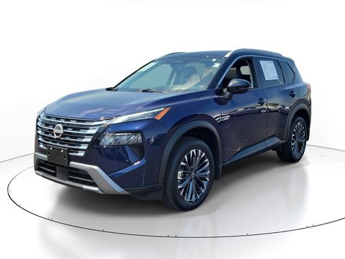 Used 2025 Nissan Rogue SL w/ Tech Package AWD/4WD image 2