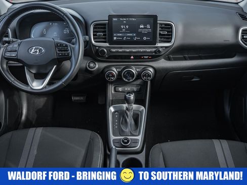 Used 2024 Hyundai Venue SEL image 17