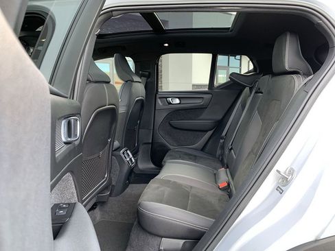 Used 2022 Volvo XC40 P8 Recharge Plus image 27