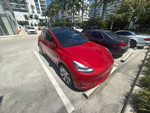 Used 2021 Tesla Model Y Long Range AWD/4WD image 1