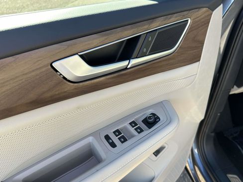 New 2025 Volkswagen Atlas SE image 17