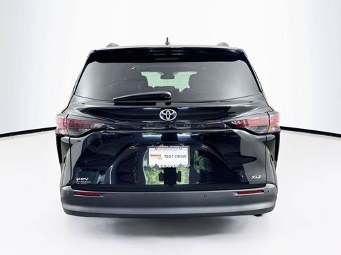 Certified 2026 Toyota Sienna XLE FWD image 12