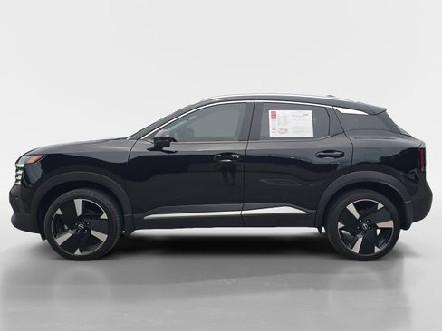 Certified 2025 Nissan Kicks SR FWD image 2