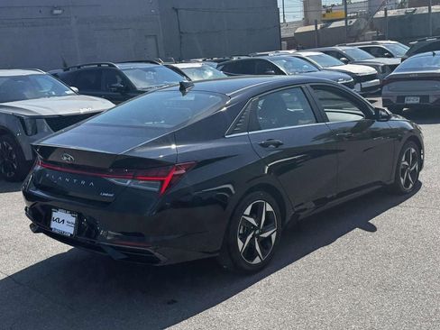 Used 2023 Hyundai Elantra Limited w/ Preferred Accessory Package FWD image 7