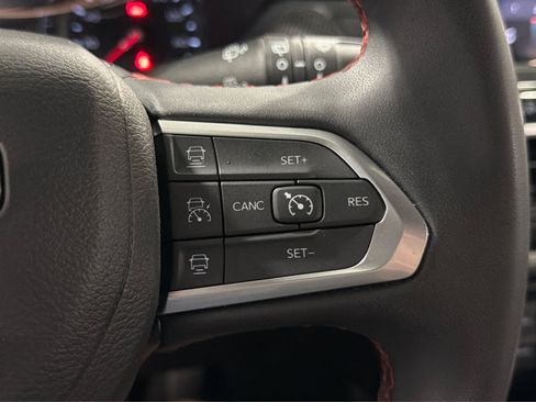 Used 2025 Jeep Compass Trailhawk AWD/4WD image 26
