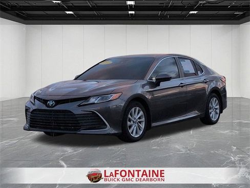 Used 2023 Toyota Camry LE image 4