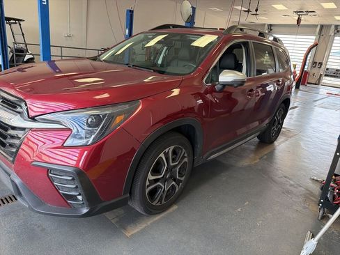 Used 2023 Subaru Ascent Limited w/ Technology Package AWD/4WD image 4