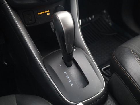 Used 2020 Chevrolet Trax LT w/ Sun & Sound Package FWD image 17