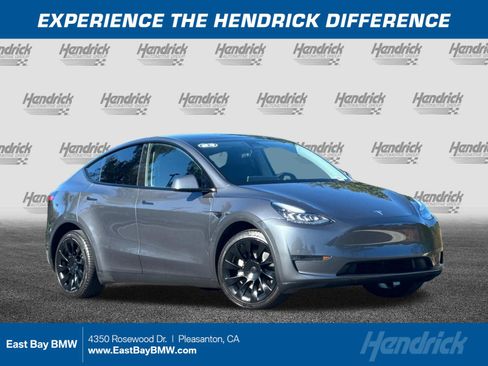 Used 2023 Tesla Model Y Long Range AWD/4WD image 1