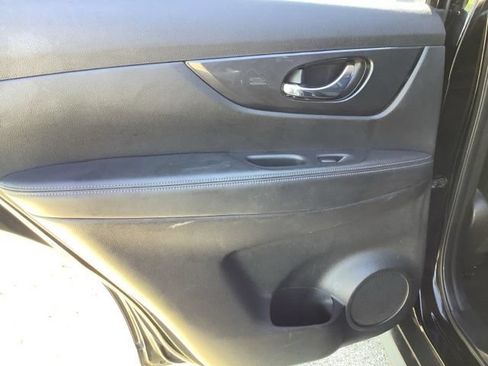 Used 2017 Nissan Rogue SV AWD/4WD image 18