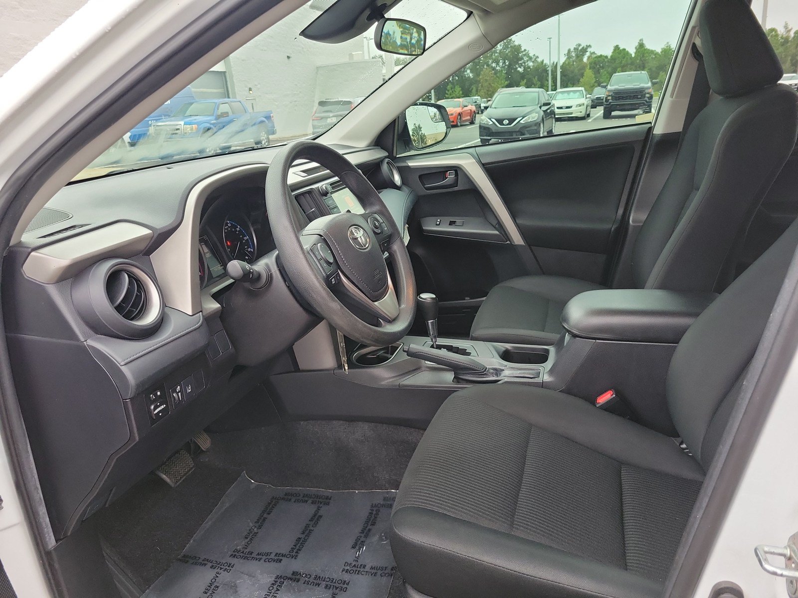Used 2018 Toyota RAV4 LE FWD image 15
