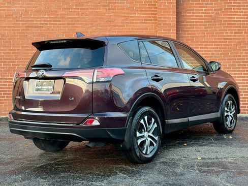 Used 2018 Toyota RAV4 LE image 5