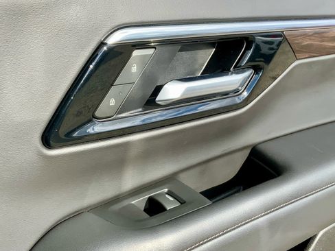 Used 2025 Chevrolet Suburban Z71 AWD/4WD image 51