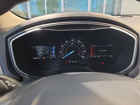 Used 2020 Ford Fusion SE FWD image 18