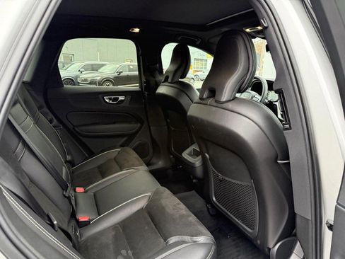 Used 2019 Volvo XC60 T5 R-Design image 11