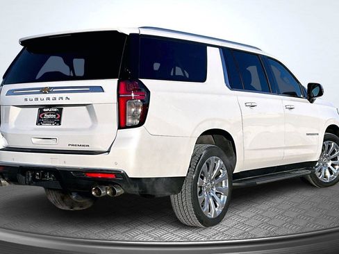 Used 2021 Chevrolet Suburban Premier image 2