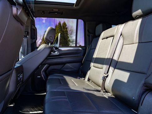 Used 2021 Chevrolet Suburban RST w/ Luxury Package image 16