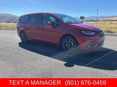 New 2026 Chrysler Pacifica Select FWD image 1