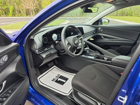Used 2025 Hyundai Elantra SEL image 4
