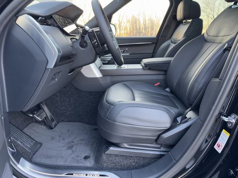 Certified 2025 Land Rover Range Rover SE AWD/4WD image 13