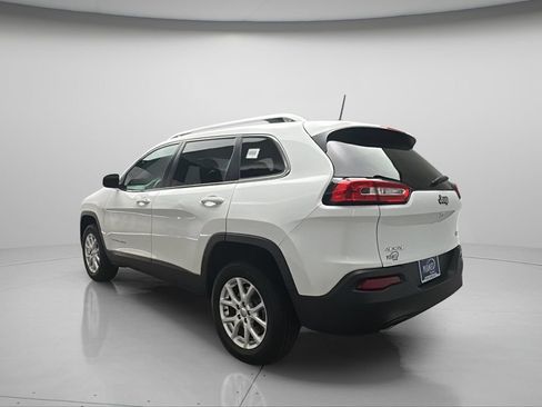 Used 2016 Jeep Cherokee Latitude w/ Cold Weather Group AWD/4WD image 4