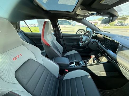Used 2024 Volkswagen GTI SE FWD image 18