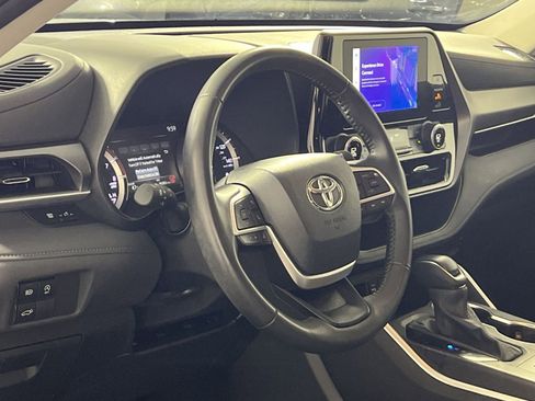 Used 2024 Toyota Highlander LE image 16