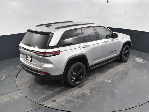 New 2025 Jeep Grand Cherokee Altitude w/ MOPAR Finishing Package AWD/4WD image 46