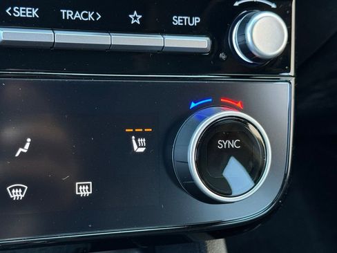 Certified 2025 Hyundai Santa Cruz SEL image 6