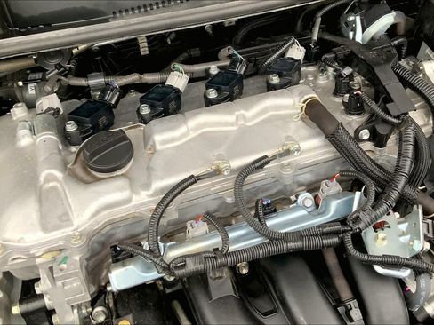 Used 2021 Toyota Corolla LE image 30