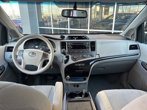Used 2012 Toyota Sienna LE image 17
