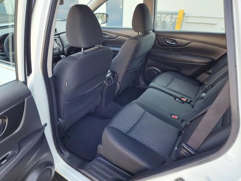 Used 2018 Nissan Rogue S AWD/4WD image 16