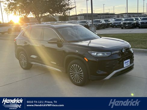 Certified 2025 Volkswagen Tiguan S image 1