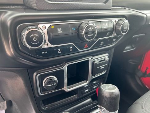 Used 2022 Jeep Wrangler Sport image 26
